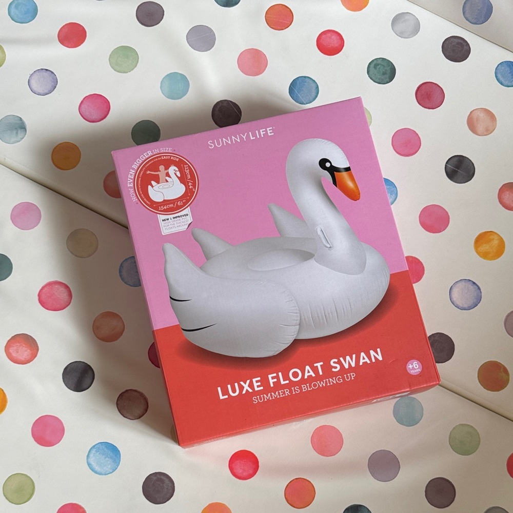 Sunnylife Luxe White Swan Pool Float 6+ years
